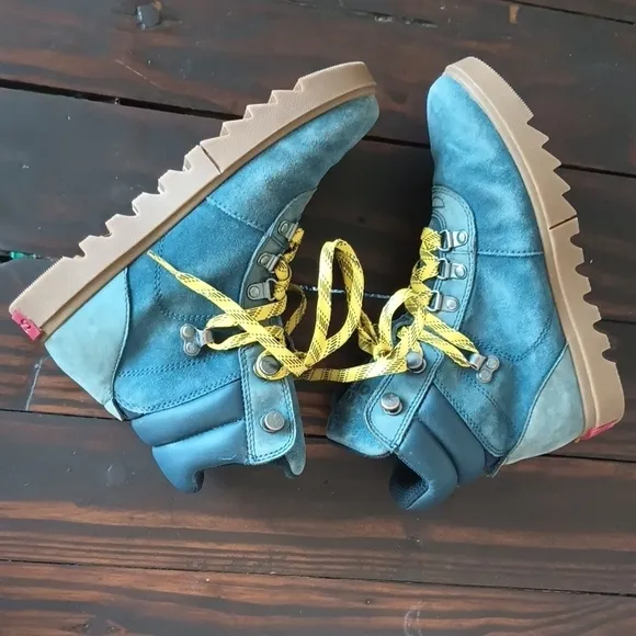 Sorel Blue Suede Womens Hiking Boots Size 6 Waterproof Excellent Tread