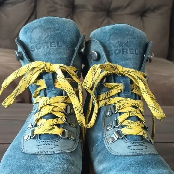 Sorel Blue Suede Womens Hiking Boots Size 6 Waterproof Excellent Tread