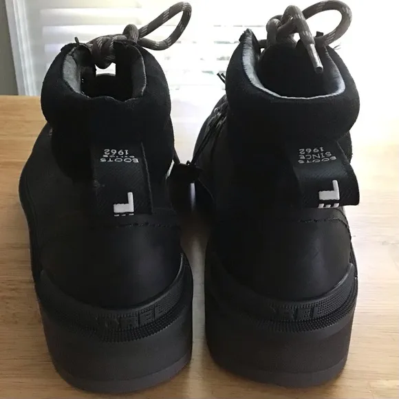 Sorel Hi-Line Waterproof Black Leather Women’s Lace Up Hiking Boots Size 6