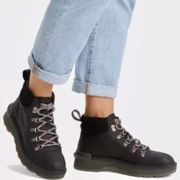 Sorel Hi-Line Waterproof Black Leather Women’s Lace Up Hiking Boots Size 6