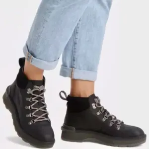 Sorel Hi-Line Waterproof Black Leather Women’s Lace Up Hiking Boots Size 6