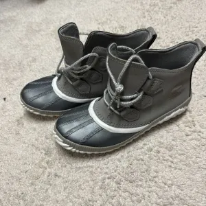 Sorel Out N About Duck Boots Womens Size 7.5 Waterproof Silver / Grey Gray