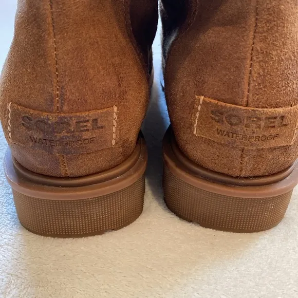 Sorel Phoenix short brown suede shearling lug sole hiking boots NWOT Sz 7.5