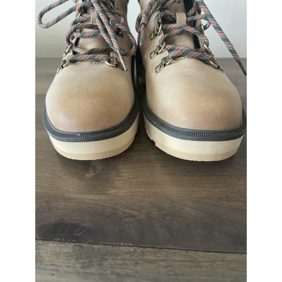 SOREL Womens Hi-Line Tan Hiking Boots Size 9.5
