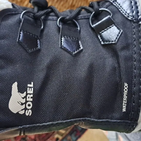 Sorel Youth Black Waterproof/Insulated‎ Winter/Snow/Ski Boots Faux Fur Trim S-1