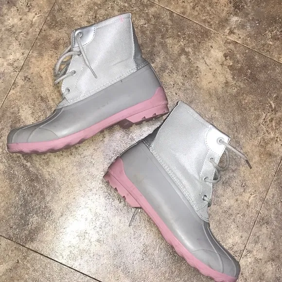 Sperry girls rain snow boots just need a little cleaning, hardly worn