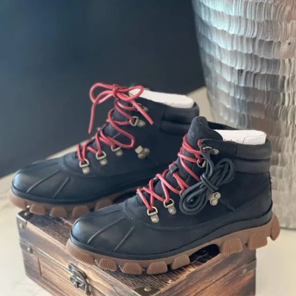 Sperry Summit Suede Boots in Black