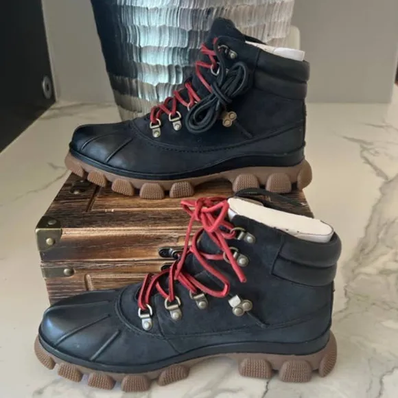 Sperry Summit Suede Boots in Black