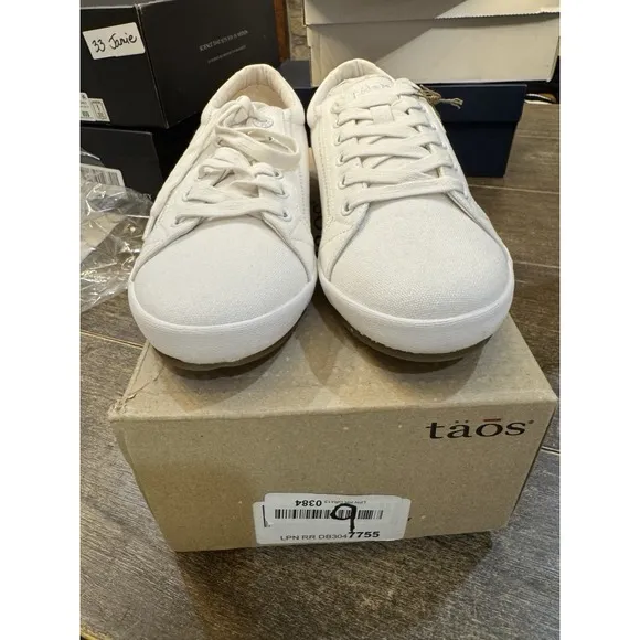 Taos Womens Moc Star Sneaker Size 9.5 White Canvas Lace Up Comfy Walking Shoe