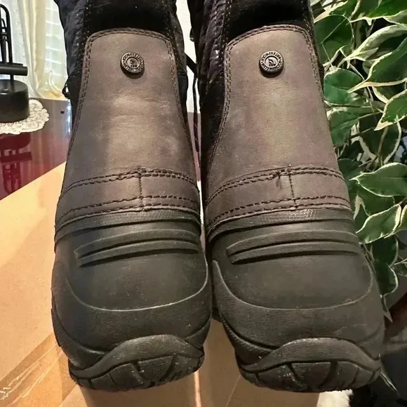 The North Face Black Tall Thermoball Snow/Rain Boots women’s Size 7