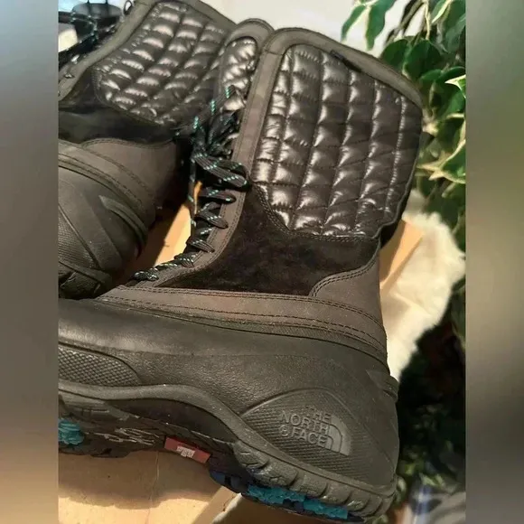 The North Face Black Tall Thermoball Snow/Rain Boots women’s Size 7