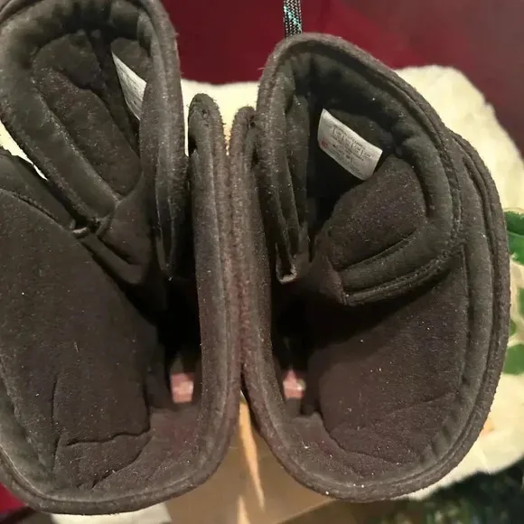 The North Face Black Tall Thermoball Snow/Rain Boots women’s Size 7
