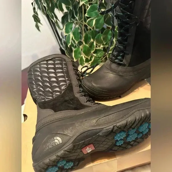 The North Face Black Tall Thermoball Snow/Rain Boots women’s Size 7