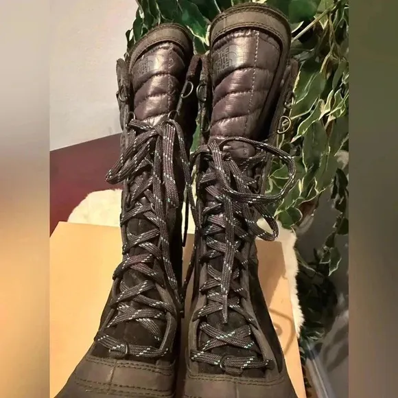 The North Face Black Tall Thermoball Snow/Rain Boots women’s Size 7