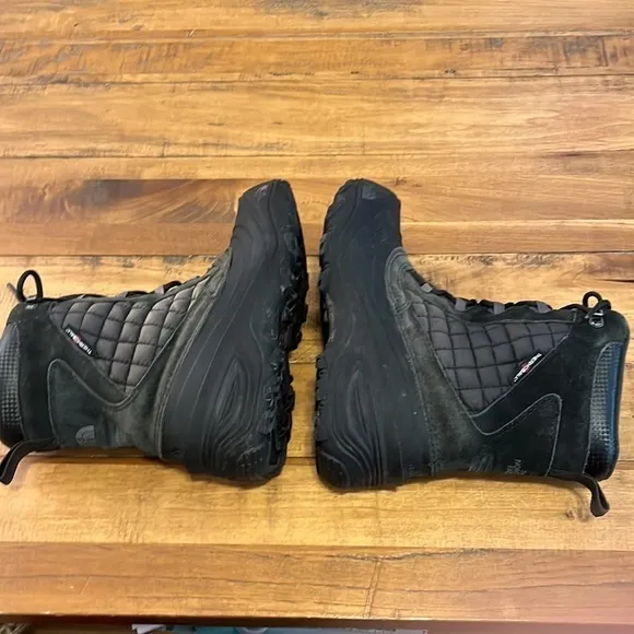 THE North Face lace up hiking boot, size 6, gently used , waterproof, black