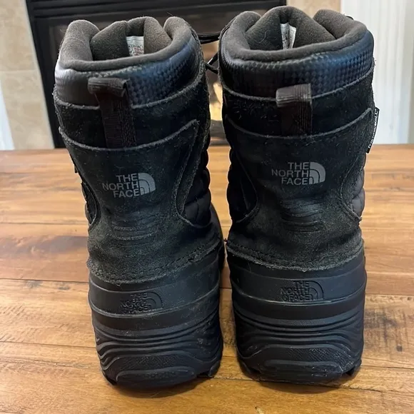 THE North Face lace up hiking boot, size 6, gently used , waterproof, black