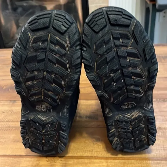 THE North Face lace up hiking boot, size 6, gently used , waterproof, black