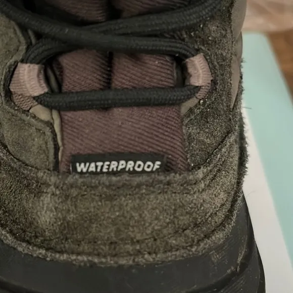 THE North Face lace up hiking boot, size 6, gently used , waterproof, black