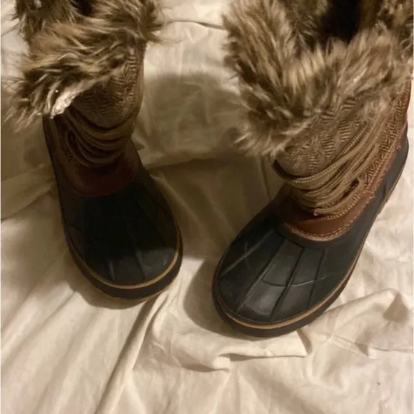 Two pairs Duck snow boots