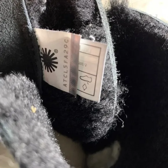 UGG Naiyah Lace Back Sheepskin Black Women's Winter Snow Ankle Boots Size 8