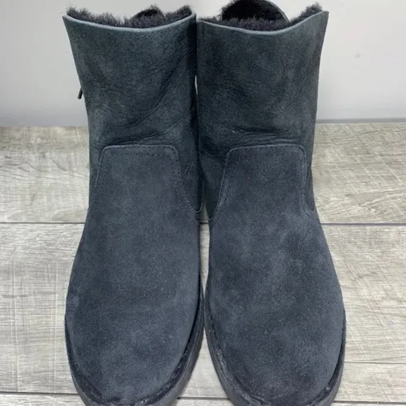 UGG Naiyah Lace Back Sheepskin Black Women's Winter Snow Ankle Boots Size 8