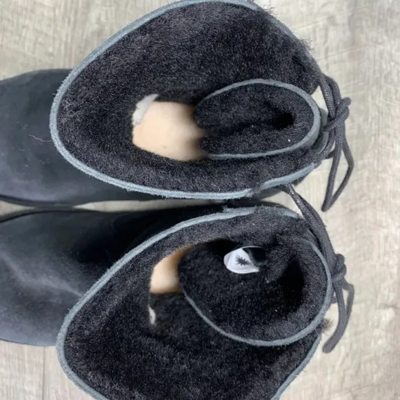 UGG Naiyah Lace Back Sheepskin Black Women's Winter Snow Ankle Boots Size 8