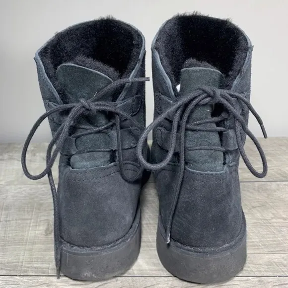 UGG Naiyah Lace Back Sheepskin Black Women's Winter Snow Ankle Boots Size 8