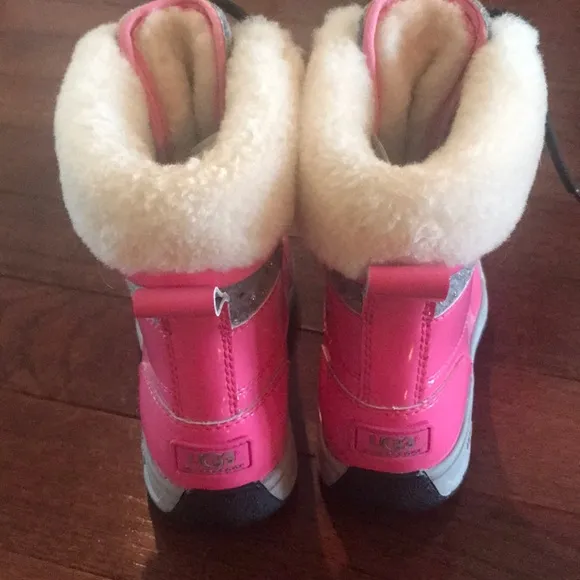 UGG snow boots Butte II Youth 13 pink like NewGreat condition