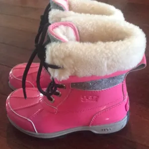 UGG snow boots Butte II Youth 13 pink like NewGreat condition