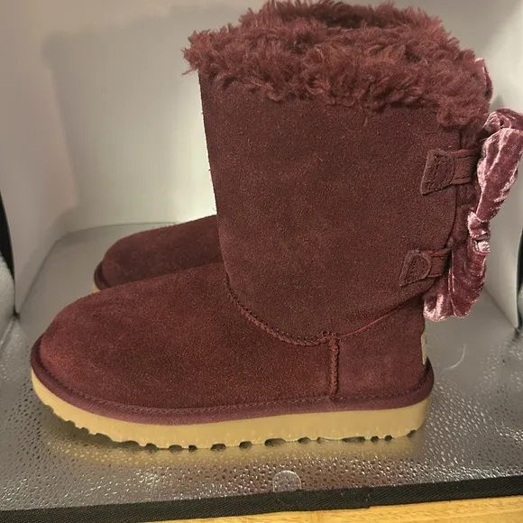 UGG snow boots size women’s five. Absolutely adorable burgundy color with bows.