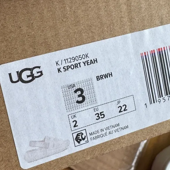 Ugg sport yeah white sandals size 3 nwt