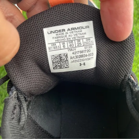 Under Armour Jet 23 (GS) size 7Y/8.5w Black Bubble Peach 3026634-003