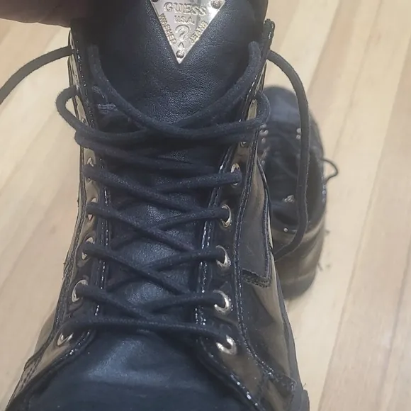Used Black/Gold Guess mens sneakers 10.5🔥