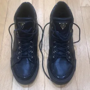Used Black/Gold Guess mens sneakers 10.5🔥