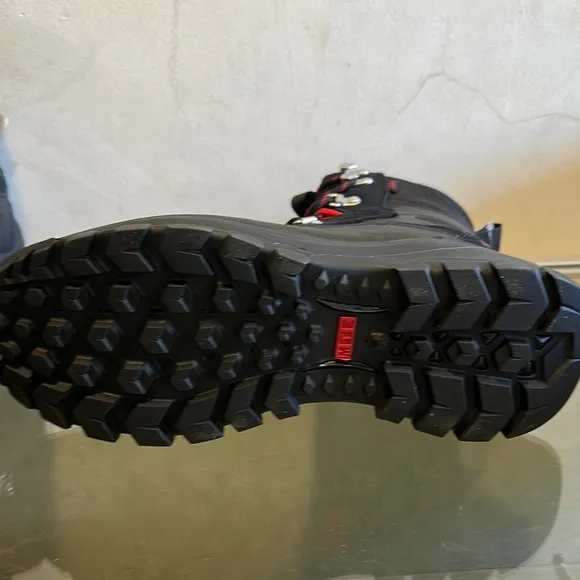 Vans MTE GORE-TEX Black and Red Rain &amp; Snow Boots with Waterproof Design