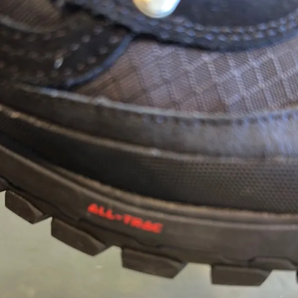 Vans MTE GORE-TEX Black and Red Rain &amp; Snow Boots with Waterproof Design