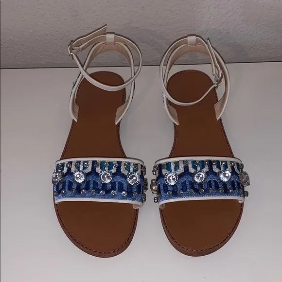 Vince Camuto sandals size 9