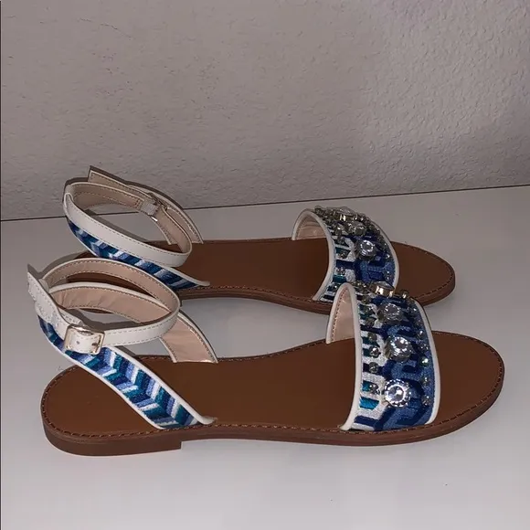 Vince Camuto sandals size 9