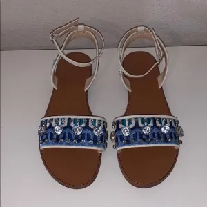 Vince Camuto sandals size 9