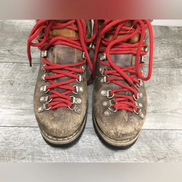 Vintage Asolo Womens Hiking Leather Hiker Stomper Boots Vibram Backpacking 7.5