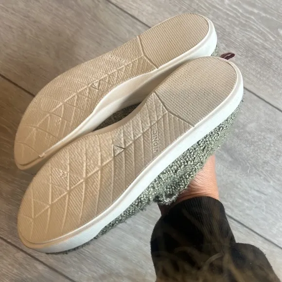 Vionic beach slip on comfort olive green walking shoes new size 6