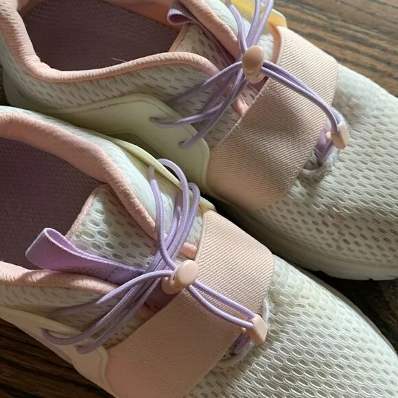 Vionic Berlin walking white pink and purple bungee lace sneakers woman’s size 7