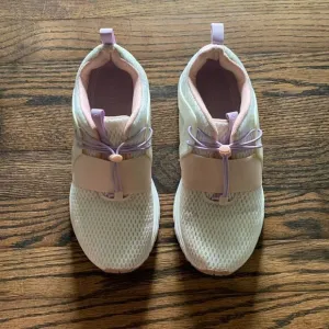 Vionic Berlin walking white pink and purple bungee lace sneakers woman’s size 7