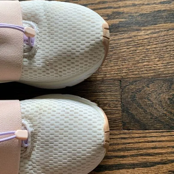 Vionic Berlin walking white pink and purple bungee lace sneakers woman’s size 7