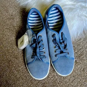 Vionic Brinley Sneakers Size 8.5 Blue Suede Shoes new