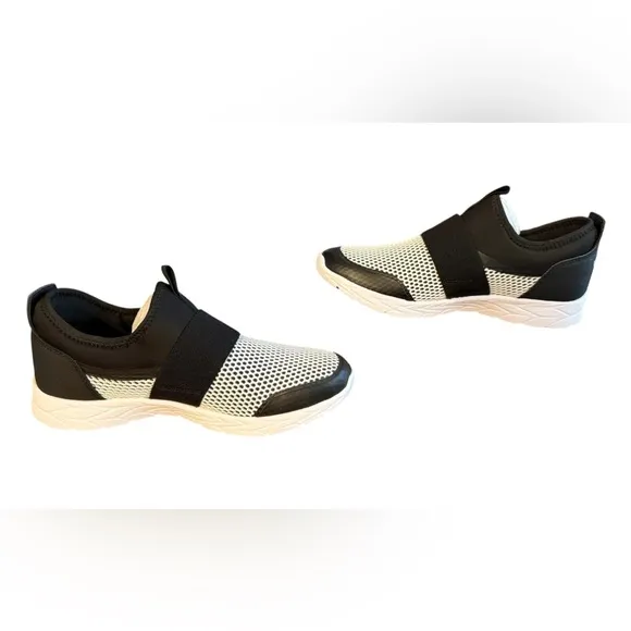 Vionic Camrie NWOT Slip-On Mesh Sneakers Shoes Black/White Women’s Size 7.5