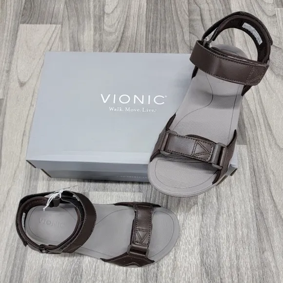 Vionic canoe Leo leather strapy sandals size 7