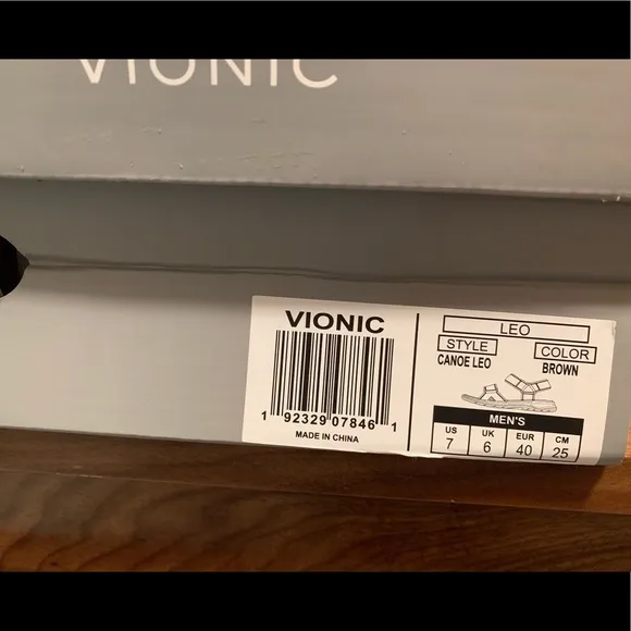 Vionic canoe Leo leather strapy sandals size 7