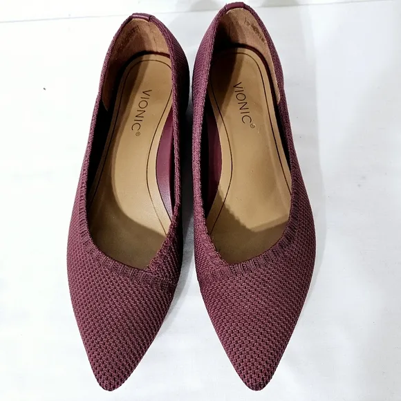 Vionic Dahlia Pointed Toe Ballet Flat in Shiraz Burgundy Size 6