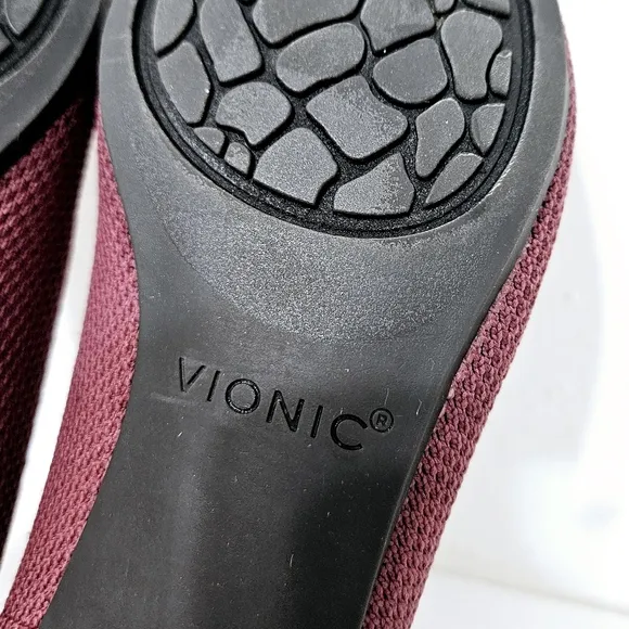 Vionic Dahlia Pointed Toe Ballet Flat in Shiraz Burgundy Size 6